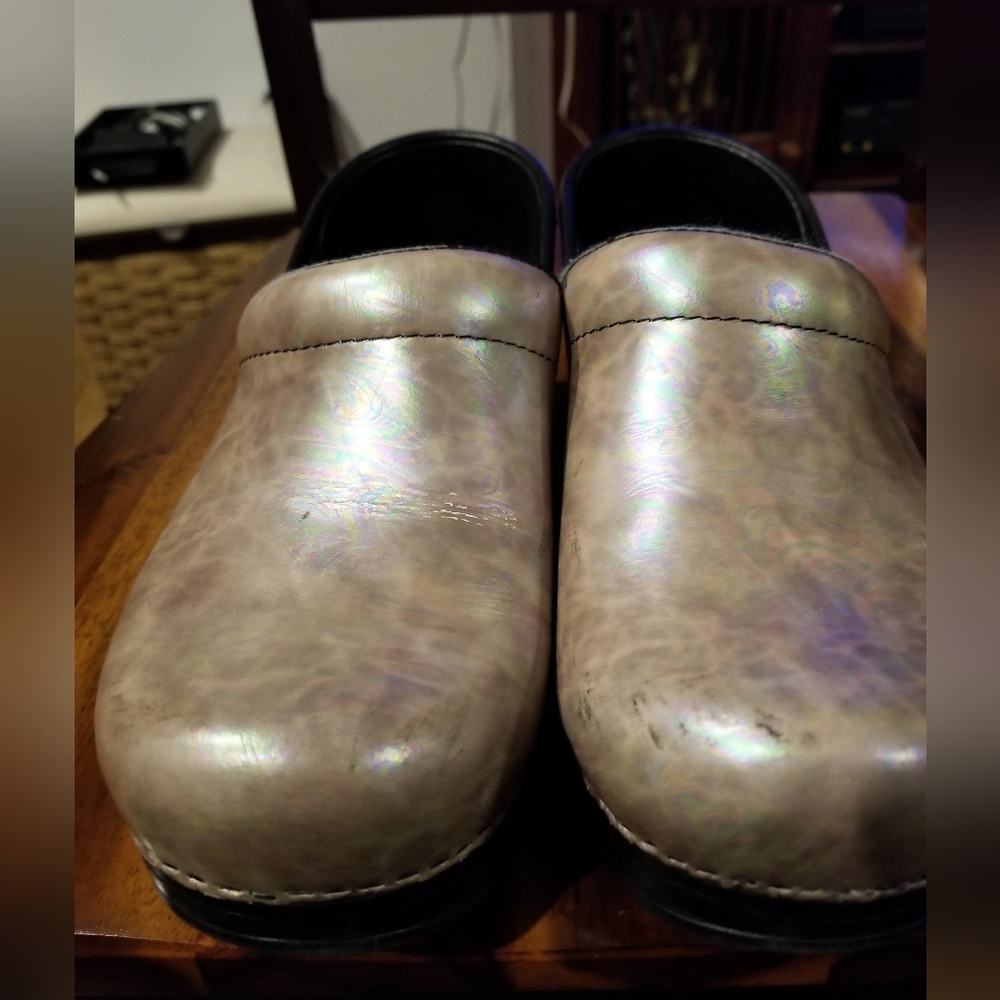 Dansko size 37 women's nursing shoes